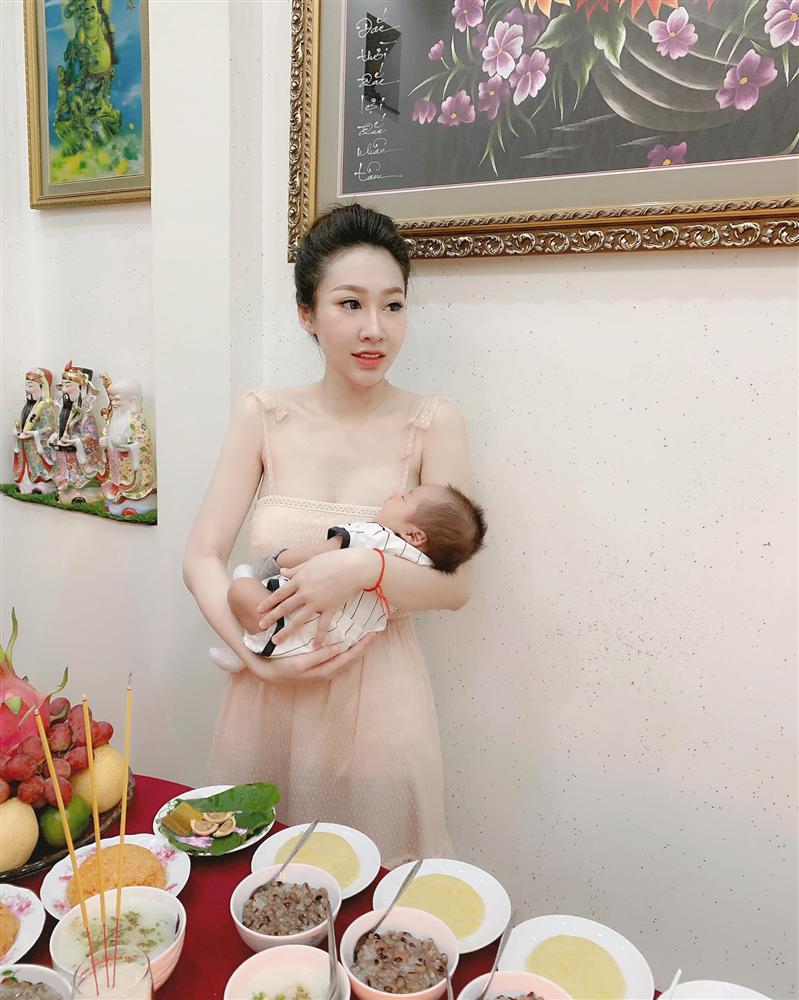 Hot girl 9x sợ xấu nên vỡ ối sớm 1 tháng vẫn make-up sương sương rồi mới đi đẻ, sinh xong nhìn con mà hối hận-5