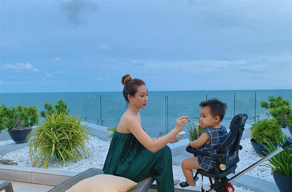 Hot girl 9x sợ xấu nên vỡ ối sớm 1 tháng vẫn make-up sương sương rồi mới đi đẻ, sinh xong nhìn con mà hối hận-7