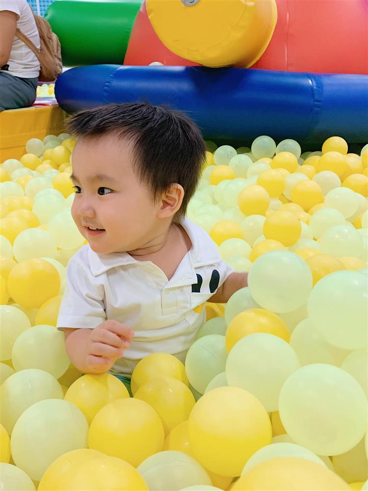 Hot girl 9x sợ xấu nên vỡ ối sớm 1 tháng vẫn make-up sương sương rồi mới đi đẻ, sinh xong nhìn con mà hối hận-10