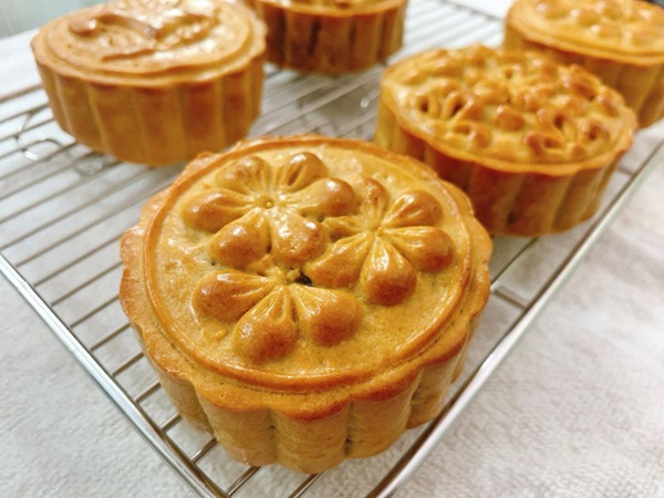 Lâu nay cay cú vì không làm được bánh Trung thu thì giờ bạn có thể tung hoành trổ tài chỉ với nồi chiên không dầu-7