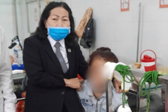 Mẹ bàng hoàng phát hiện con gái 14 tuổi mang thai 7 tuần, người bị 