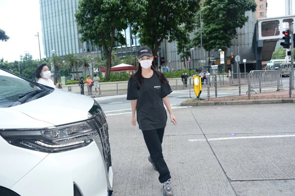 Tang lễ Vua sòng bài Macau: 3 con gái út trực tiếp chỉ đạo sắp xếp hậu sự của bố, cỗ quan tài gỗ quý trị giá gần 24 tỷ đồng-6