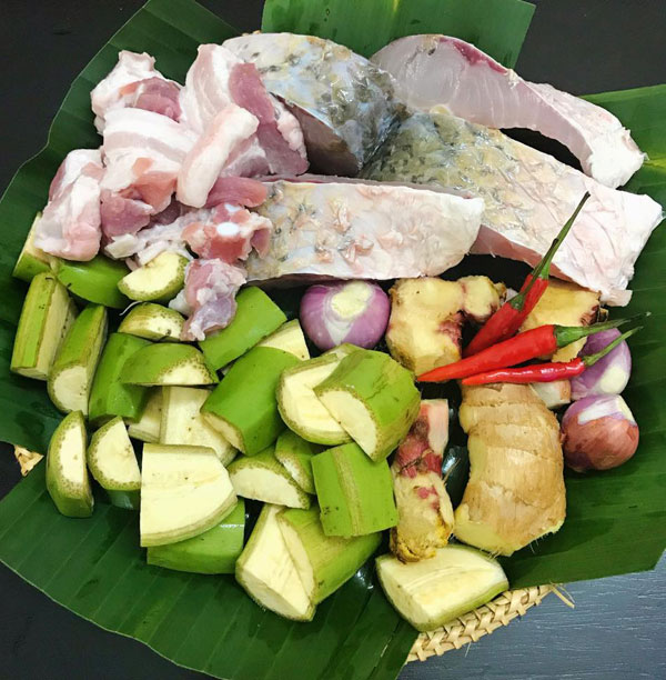 Mẹ đảm&nbsp;làm món cá kho chuối xanh không tanh, thơm ngon tròn vị-1