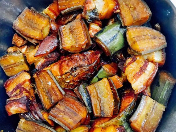 Mẹ đảm làm món cá kho chuối xanh không tanh, thơm ngon tròn vị-2