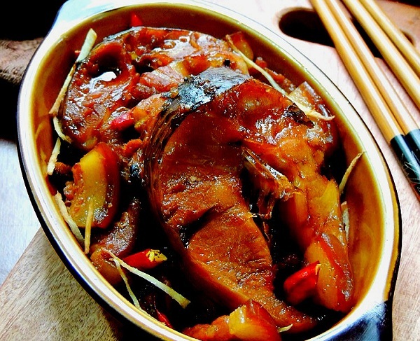 Mẹ đảm&nbsp;làm món cá kho chuối xanh không tanh, thơm ngon tròn vị-3