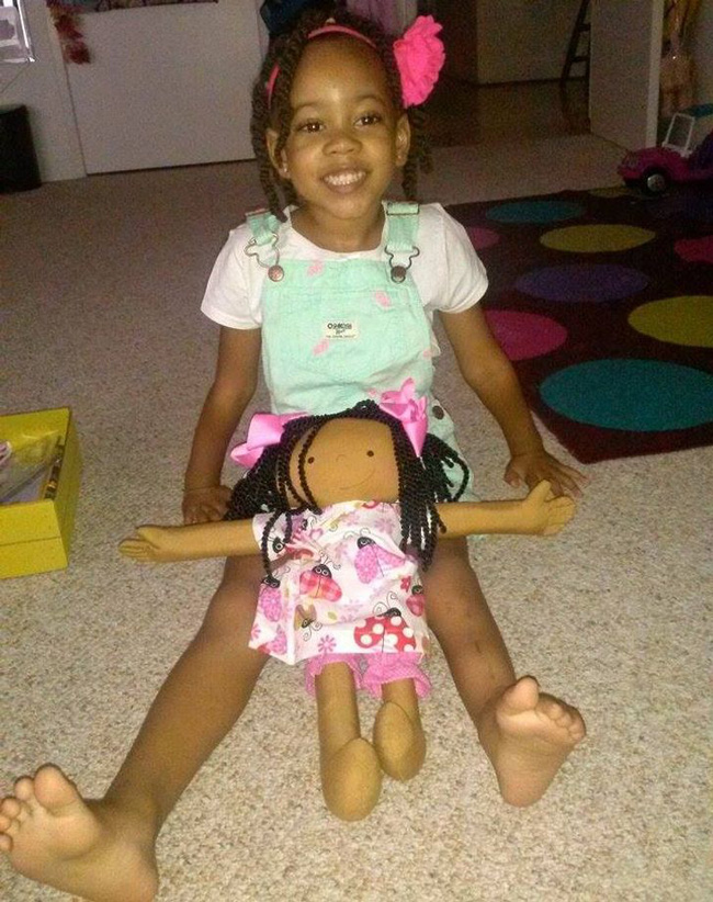 Bà mẹ tự làm búp bê nhưng con nào cũng khiếm khuyết, khi biết lý do ai cũng nghẹn ngào xúc động-8