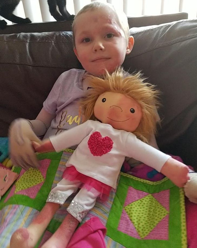 Bà mẹ tự làm búp bê nhưng con nào cũng khiếm khuyết, khi biết lý do ai cũng nghẹn ngào xúc động-9