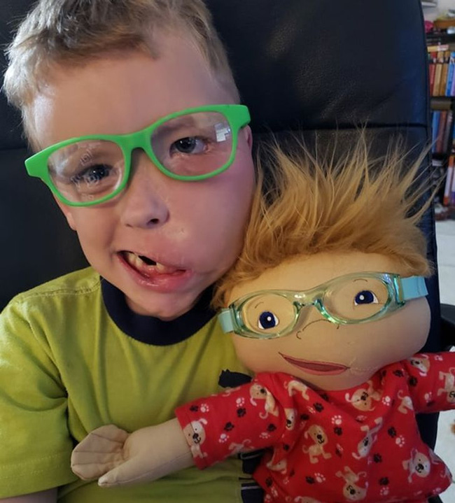 Bà mẹ tự làm búp bê nhưng con nào cũng khiếm khuyết, khi biết lý do ai cũng nghẹn ngào xúc động-11