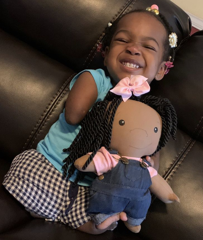 Bà mẹ tự làm búp bê nhưng con nào cũng khiếm khuyết, khi biết lý do ai cũng nghẹn ngào xúc động-20