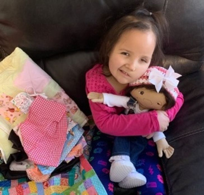 Bà mẹ tự làm búp bê nhưng con nào cũng khiếm khuyết, khi biết lý do ai cũng nghẹn ngào xúc động-21