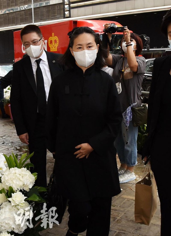 Tang lễ Vua sòng bài Macau: Tiếp tục gây chú ý với 6 tỷ đồng hoa tang và lời nhắn thâm tình của 3 bà vợ dành cho chồng quá cố-6