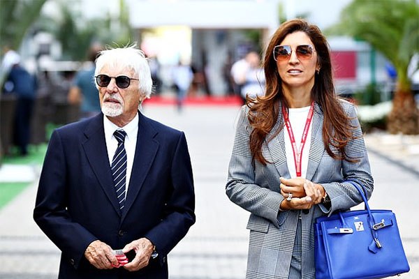 Tỉ phú 89 tuổi hạnh phúc đón con với vợ 3, dân mạng nghi ngờ liệu có bị cắm sừng-1