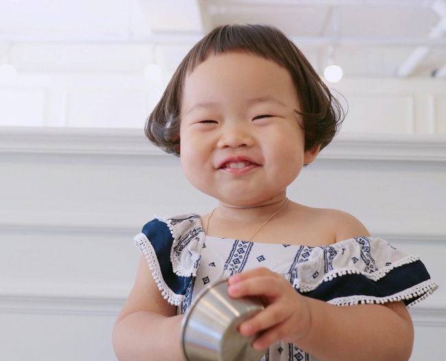 Cười té ghế hậu trường chụp ảnh cho trẻ: Bé sợ người lạ nên thợ phải ngụy trang bá đạo, nhưng nhìn ảnh dân mạng còn sợ hơn-3