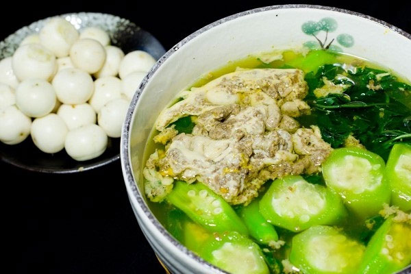 Ngày hè nóng bức mẹ tôi lại vào bếp nấu canh cua rau đay ngon bá cháy-1