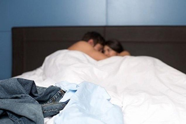 Chồng ngoại tình rồi hào phóng tặng vợ ô tô tiền tỷ trong lúc đang ly thân để níu kéo, song câu trả lời của cô lập tức khiến anh ta phải hổ thẹn cúi đầu-3