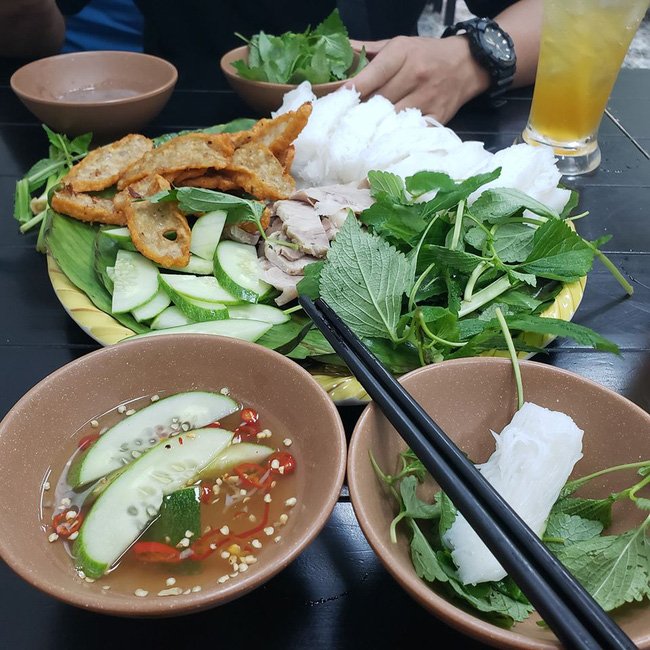 Quán ăn của Trang Trần bị khách bóc phốt” lên mạng xã hội, nhưng lạ thay chính cựu người mẫu lại ngỏ ý mời vị khách này quay trở lại quán vì quá có tâm-4