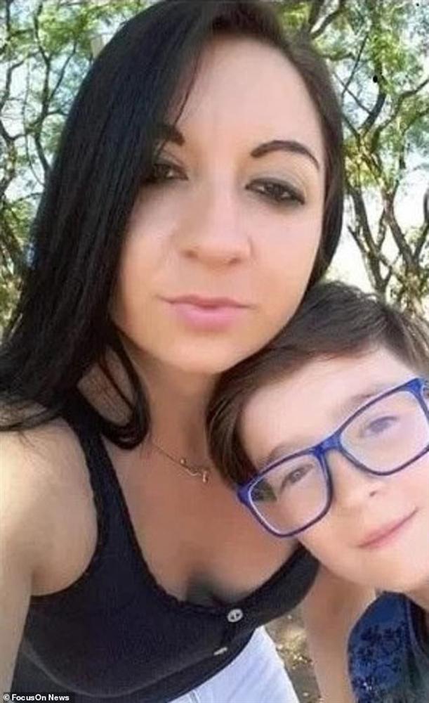 Dán mắt vào điện thoại bất kể ngày đêm, con trai bị mẹ giết chết, đoạn clip cuối đời của em dành cho kẻ thủ ác gây xúc động-1