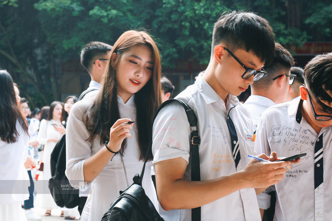 Cho dù là người yêu, tình cũ hay crush, nhất định phải chụp cùng nhau một bức ảnh thật đẹp trong ngày lễ bế giảng cuối cùng-1