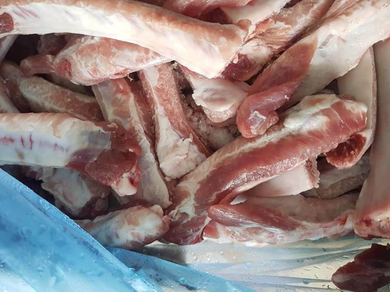 Thịt lợn rẻ giật mình 50 nghìn/kg, chất đầy kho bán cả tấn-2