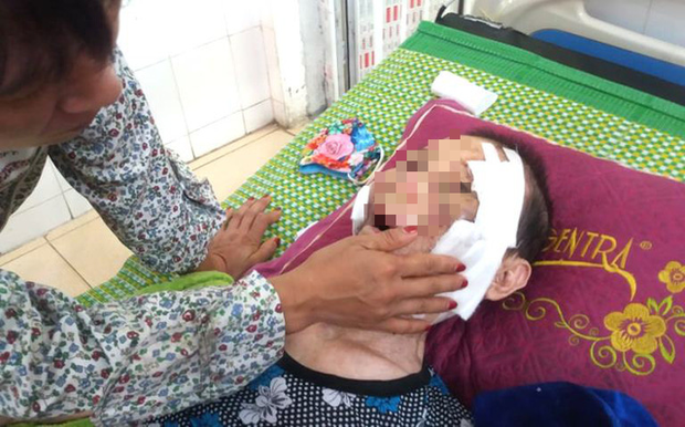Đau lòng con trai đánh mẹ già 84 tuổi bại liệt phải nhập viện cấp cứu-1