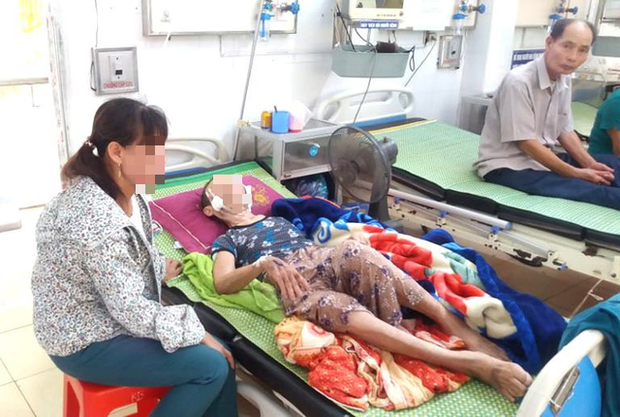 Đau lòng con trai đánh mẹ già 84 tuổi bại liệt phải nhập viện cấp cứu-3