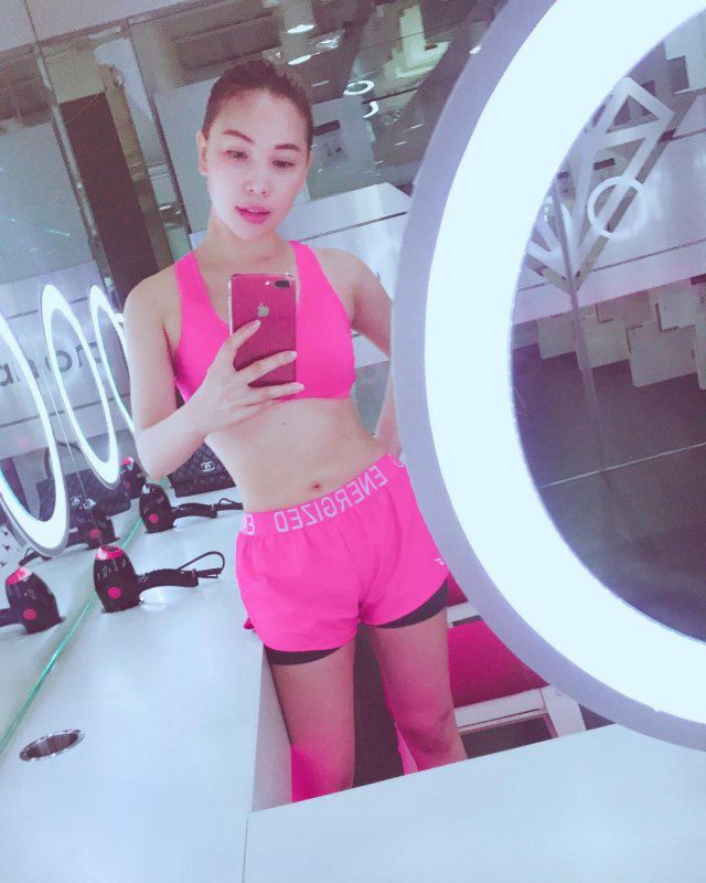 Nhan sắc không phải dạng vừa, body bốc lửa của chân dài nghi hẹn hò với chồng cũ Quỳnh Nga-11