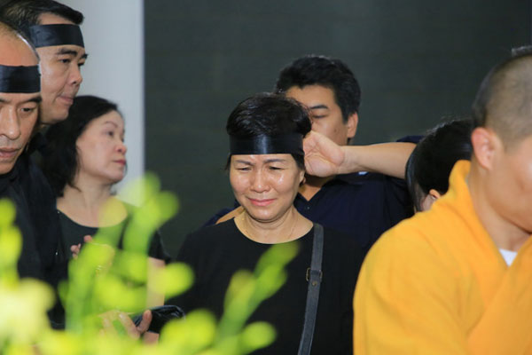 Xuân Bắc, Trọng Trinh, Quốc Khánh cùng đông đảo nghệ sĩ tới tiễn đưa NSƯT Hoàng Yến Của Để Dành-12