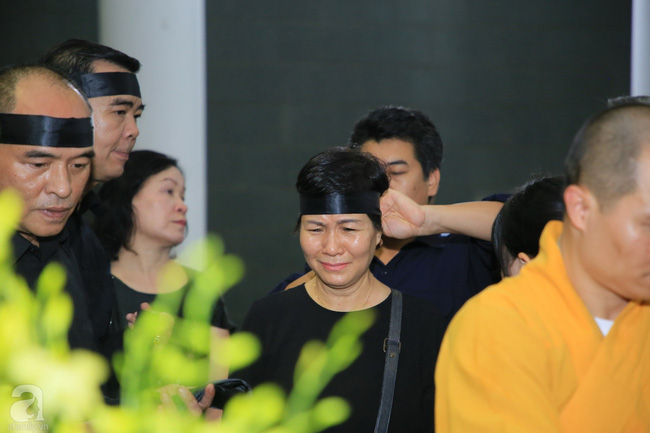 Tang lễ NSƯT Hoàng Yến Của để dành: Con cháu khóc thương trước sự ra đi đột ngột của cố nghệ sĩ-3