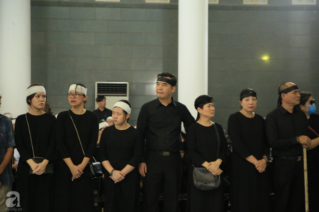 Tang lễ NSƯT Hoàng Yến Của để dành: Con cháu khóc thương trước sự ra đi đột ngột của cố nghệ sĩ-7