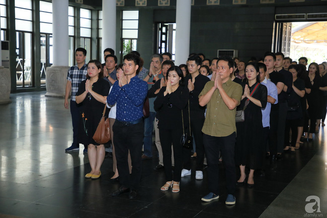 Xuân Bắc, Trọng Trinh, Quốc Khánh cùng đông đảo nghệ sĩ tới tiễn đưa NSƯT Hoàng Yến Của Để Dành-2