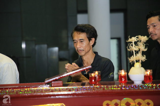 Xuân Bắc, Trọng Trinh, Quốc Khánh cùng đông đảo nghệ sĩ tới tiễn đưa NSƯT Hoàng Yến Của Để Dành-4