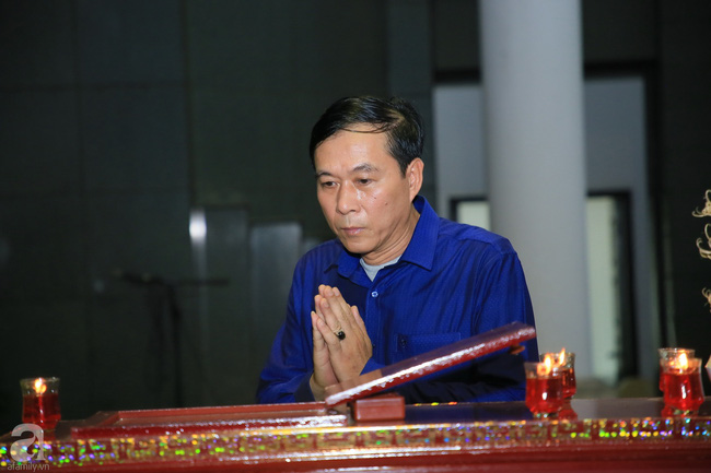 Xuân Bắc, Trọng Trinh, Quốc Khánh cùng đông đảo nghệ sĩ tới tiễn đưa NSƯT Hoàng Yến Của Để Dành-5