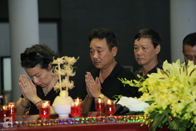 Xuân Bắc, Trọng Trinh, Quốc Khánh cùng đông đảo nghệ sĩ tới tiễn đưa NSƯT Hoàng Yến Của Để Dành-8