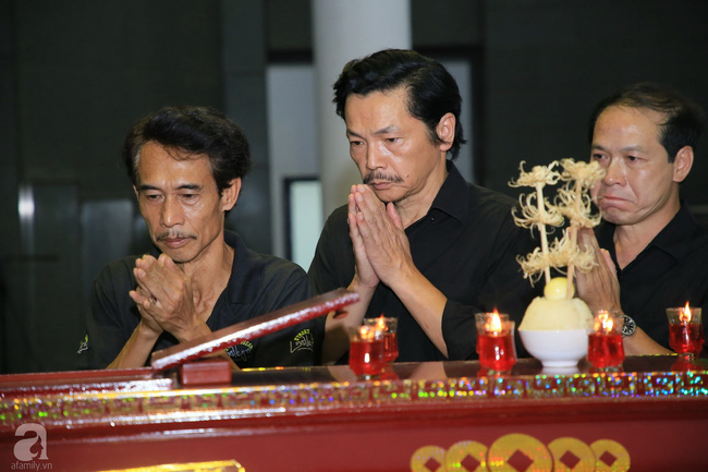 Xuân Bắc, Trọng Trinh, Quốc Khánh cùng đông đảo nghệ sĩ tới tiễn đưa NSƯT Hoàng Yến Của Để Dành-6