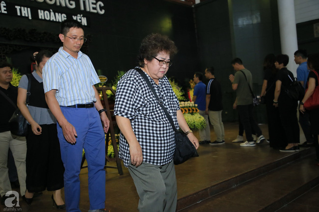 Xuân Bắc, Trọng Trinh, Quốc Khánh cùng đông đảo nghệ sĩ tới tiễn đưa NSƯT Hoàng Yến Của Để Dành-7