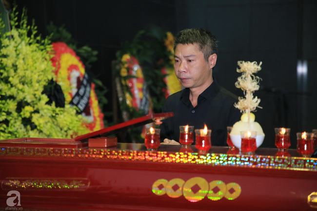 Xuân Bắc, Trọng Trinh, Quốc Khánh cùng đông đảo nghệ sĩ tới tiễn đưa NSƯT Hoàng Yến Của Để Dành-9