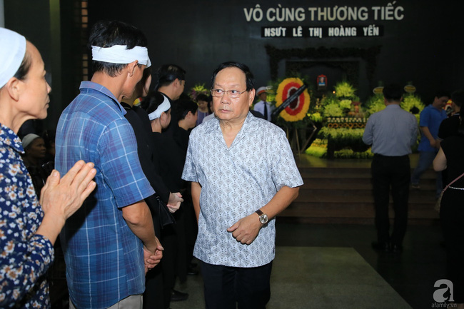 Xuân Bắc, Trọng Trinh, Quốc Khánh cùng đông đảo nghệ sĩ tới tiễn đưa NSƯT Hoàng Yến Của Để Dành-10