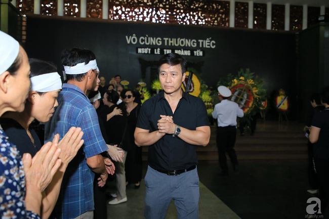 Xuân Bắc, Trọng Trinh, Quốc Khánh cùng đông đảo nghệ sĩ tới tiễn đưa NSƯT Hoàng Yến Của Để Dành-11