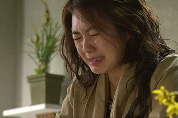 Thông báo tin trượt ghế Giám đốc, cứ tưởng vợ sẽ giận lắm, ngờ đâu cô ấy hớn hở rút tờ đơn ly hôn ra xé nát rồi nói một câu khiến tôi chết lặng-2