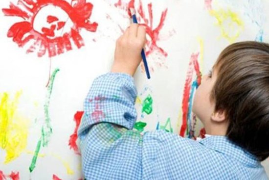 Mách bạn cách đánh tan những vết bẩn khó chịu bám trên tường nhà lâu ngày