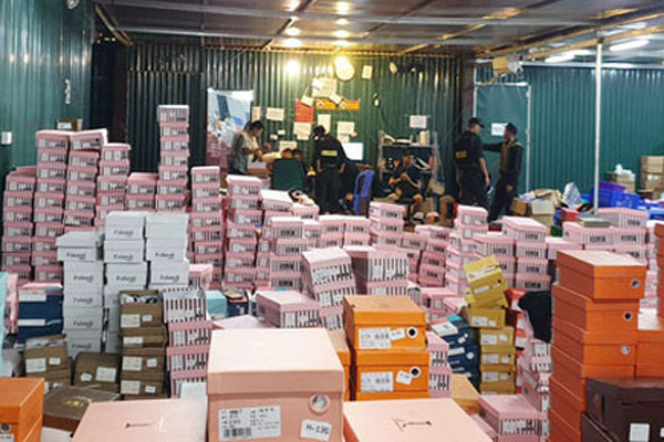 Chiêm ngưỡng bệ xí mạ vàng bọc da Louis Vuitton sang chảnh, tổng trị giá 2,3 tỷ đồng-4