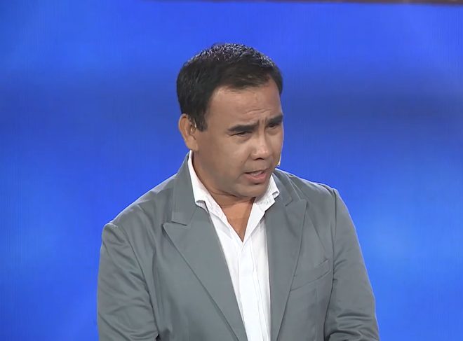 Phi Thanh Vân tranh luận căng thẳng với MC Quyền Linh trên truyền hình-5