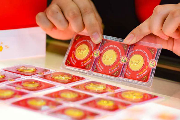 Giá vàng hôm nay 11/7: Đua nhau chốt lời, vàng giảm nhẹ-2