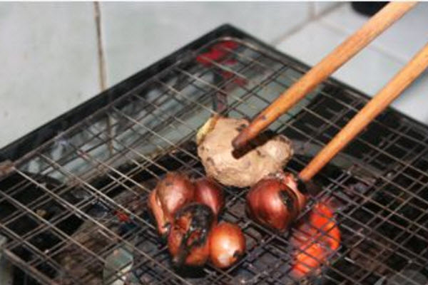 Hầm xương muốn nước ngọt mà lại trong veo thì các mẹ phải học ngay các mẹo này nhé!-4