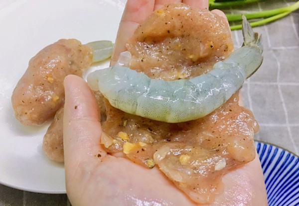 Món chả cá sẽ ngon bá cháy nhờ thêm nguyên liệu quen thuộc chợ nào cũng có-4