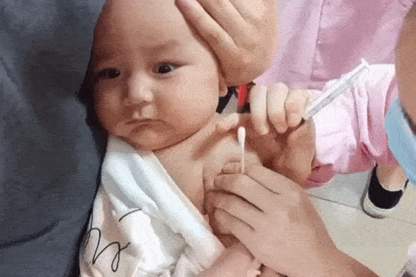 Cô nhóc thánh nghịch khiến mẹ bó tay vì tung đủ chiêu mà không trị nổi, nhìn con gây hậu quả làm mẹ muốn bốc hỏa-9