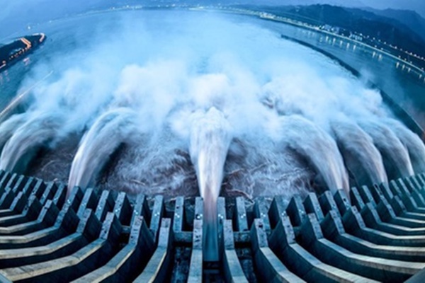 Nước về đạt 61.000 m3/giây, đập Tam Hiệp mở 3 cửa xả lũ-11