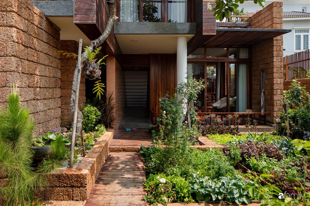 Bố mẹ trẻ xây nhà vườn 300m² giúp các con sống gần gũi với thiên nhiên ở quận Thủ Đức, TP. HCM-12