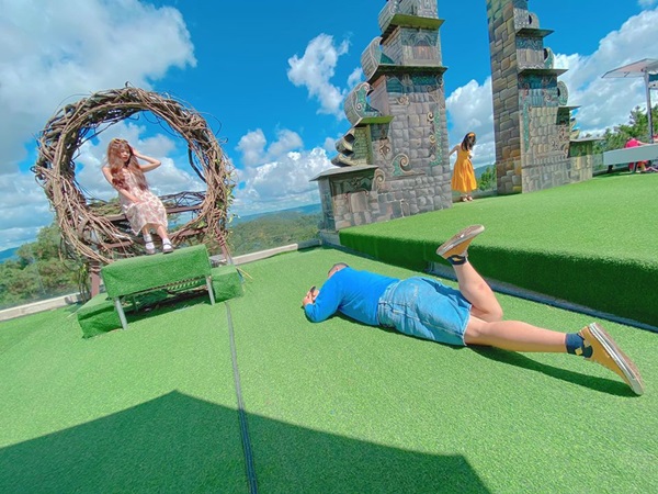 Bộ ảnh bạn trai lăn lộn 7749 tư thế để chụp hình cho bạn gái, chị em thi nhau tags người yêu vào học hỏi-10