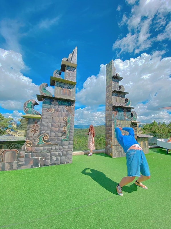 Bộ ảnh bạn trai lăn lộn 7749 tư thế để chụp hình cho bạn gái, chị em thi nhau tags người yêu vào học hỏi-2